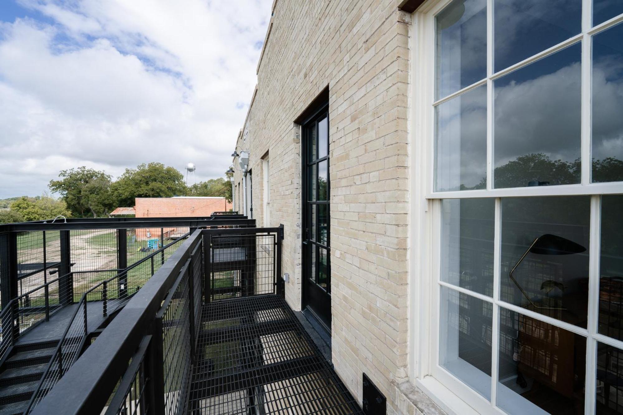 Western 1924 Luxury Lofts Martindale Exterior foto